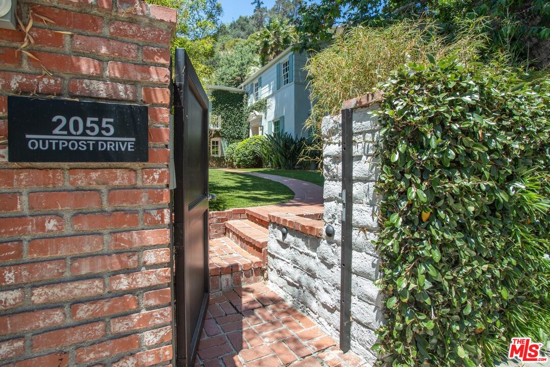 2055 Outpost Dr