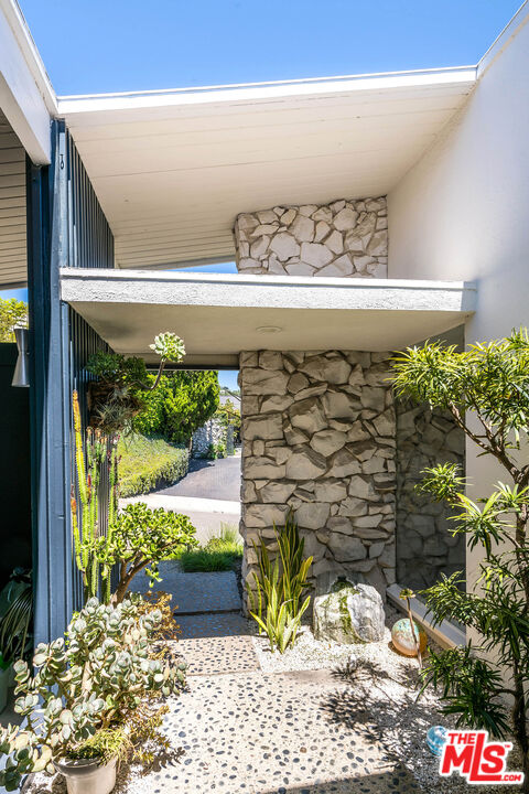 1331 Casiano Rd