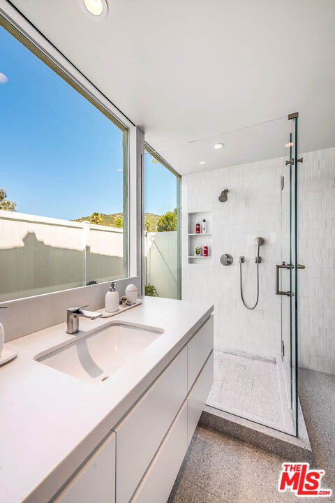 1331 Casiano Rd