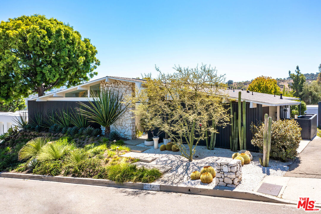 1331 Casiano Rd