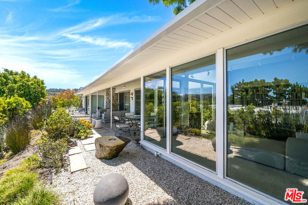1331 Casiano Rd
