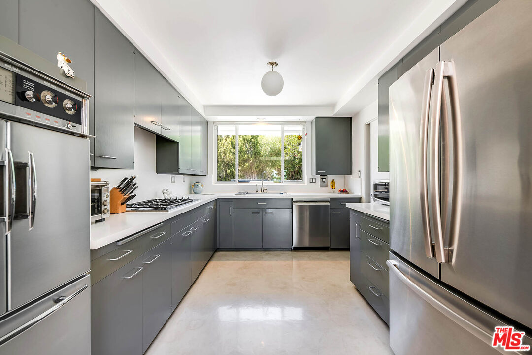 1331 Casiano Rd