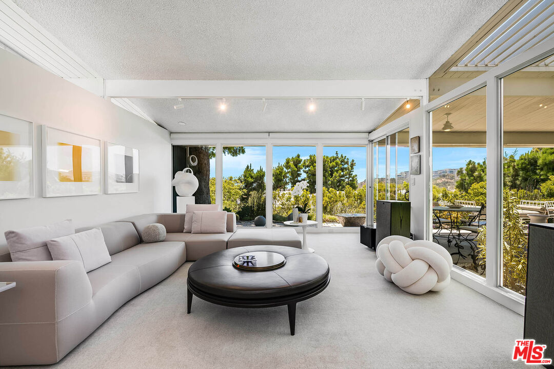 1331 Casiano Rd