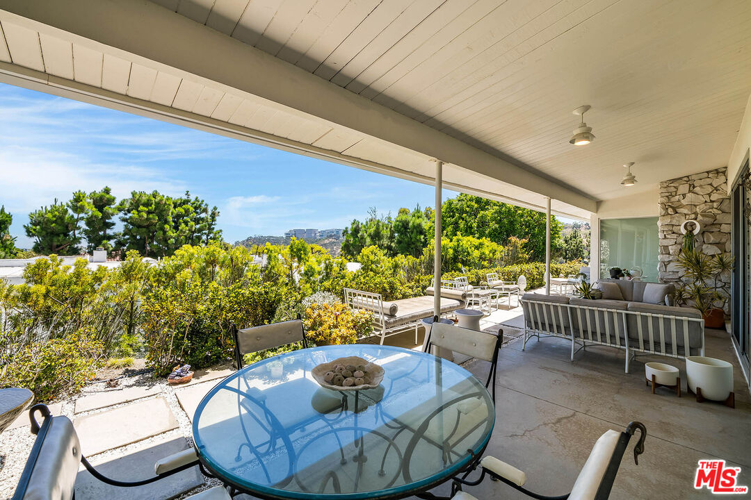 1331 Casiano Rd