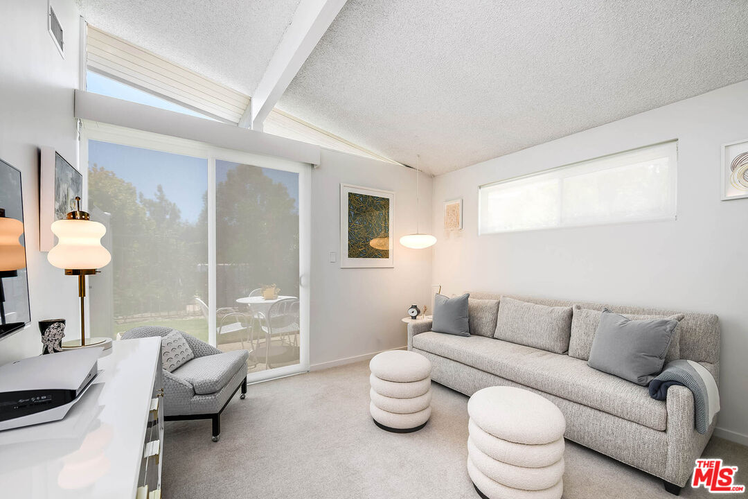 1331 Casiano Rd