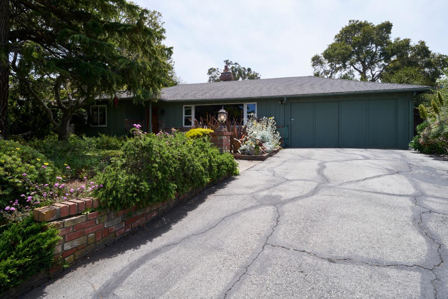2997 Lasuen DR