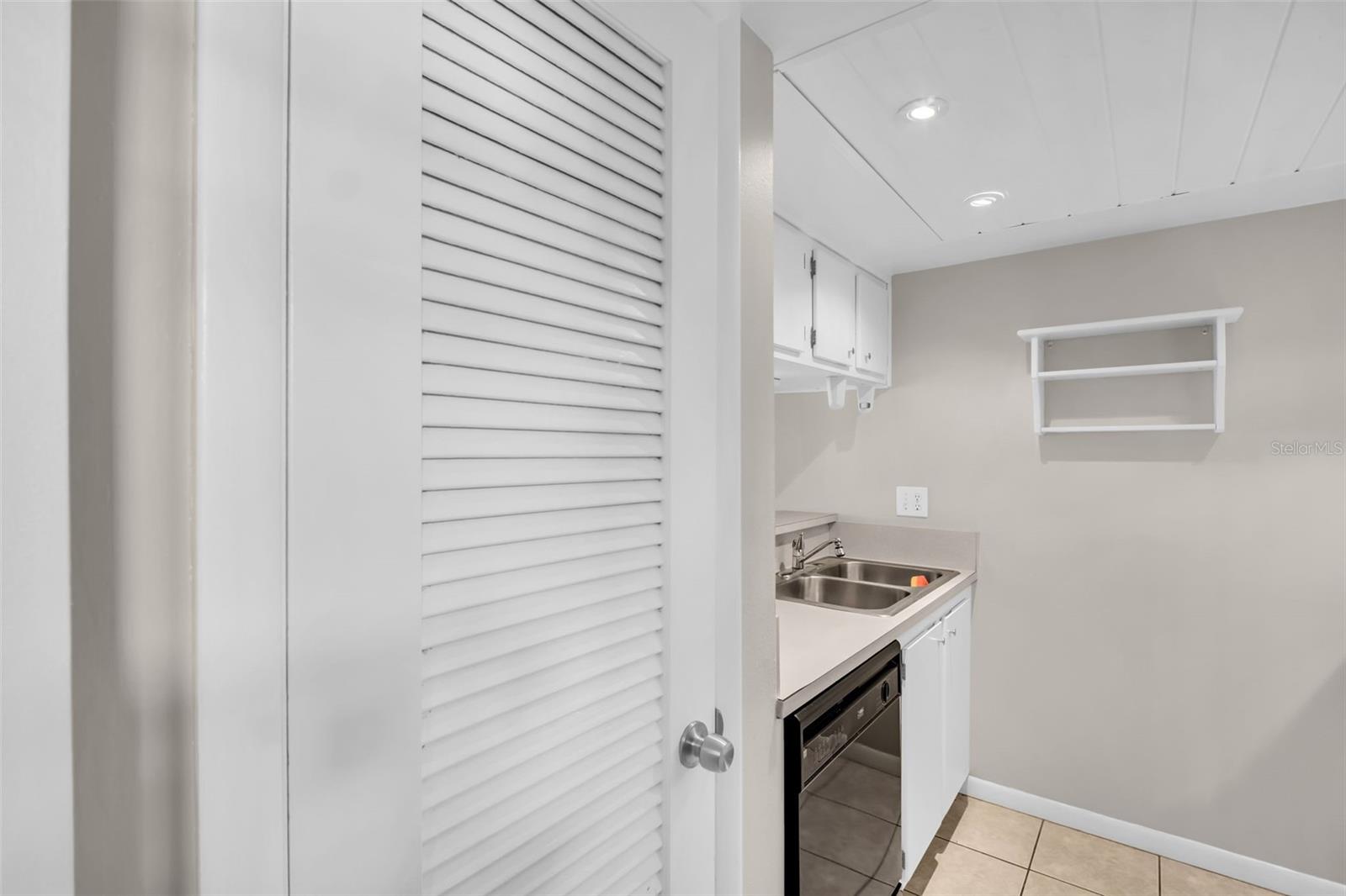401 WINDRUSH BAY DR