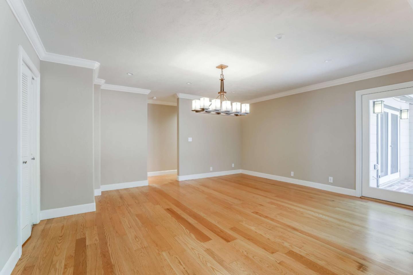 327 Bay Road