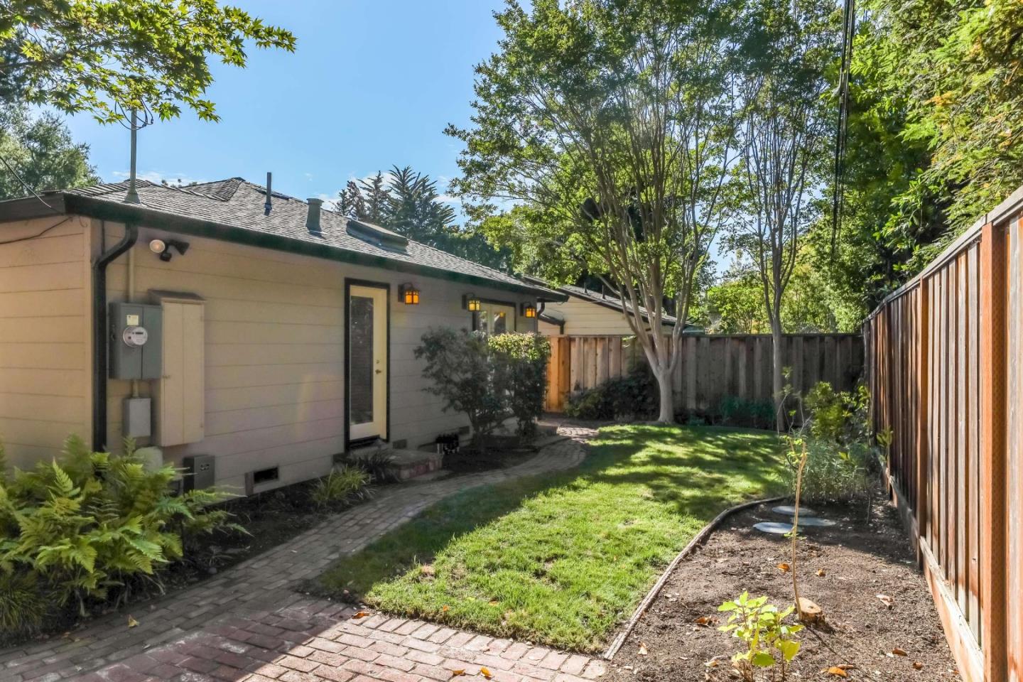 327 Bay Road