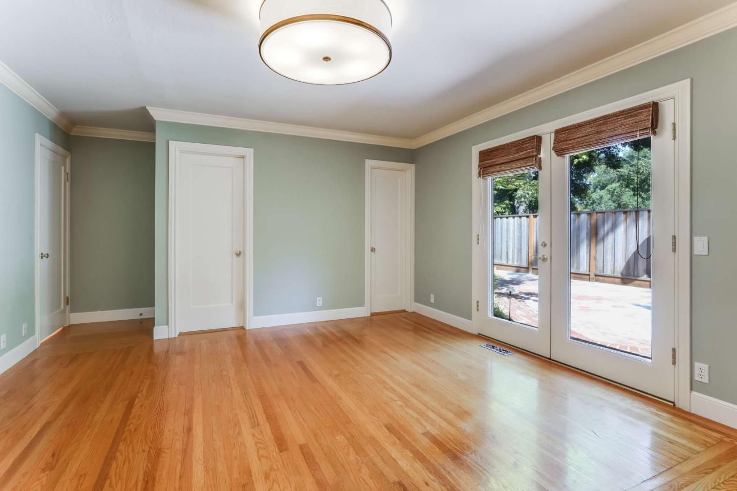 327 Bay Road