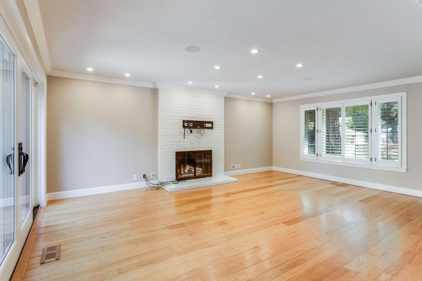 327 Bay Road