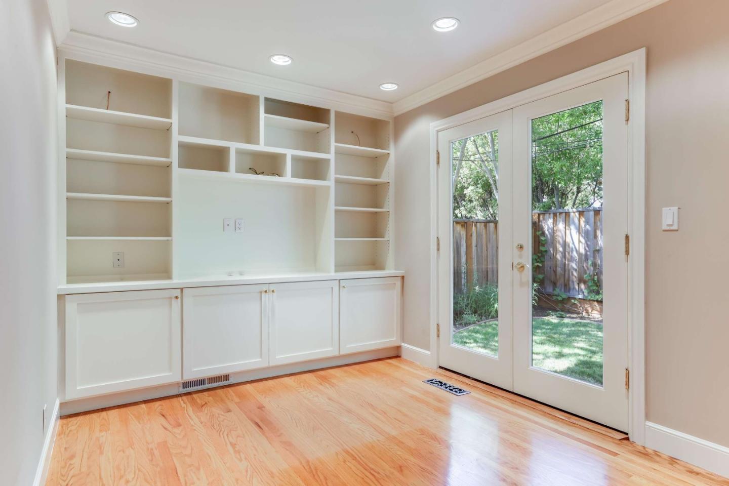327 Bay Road