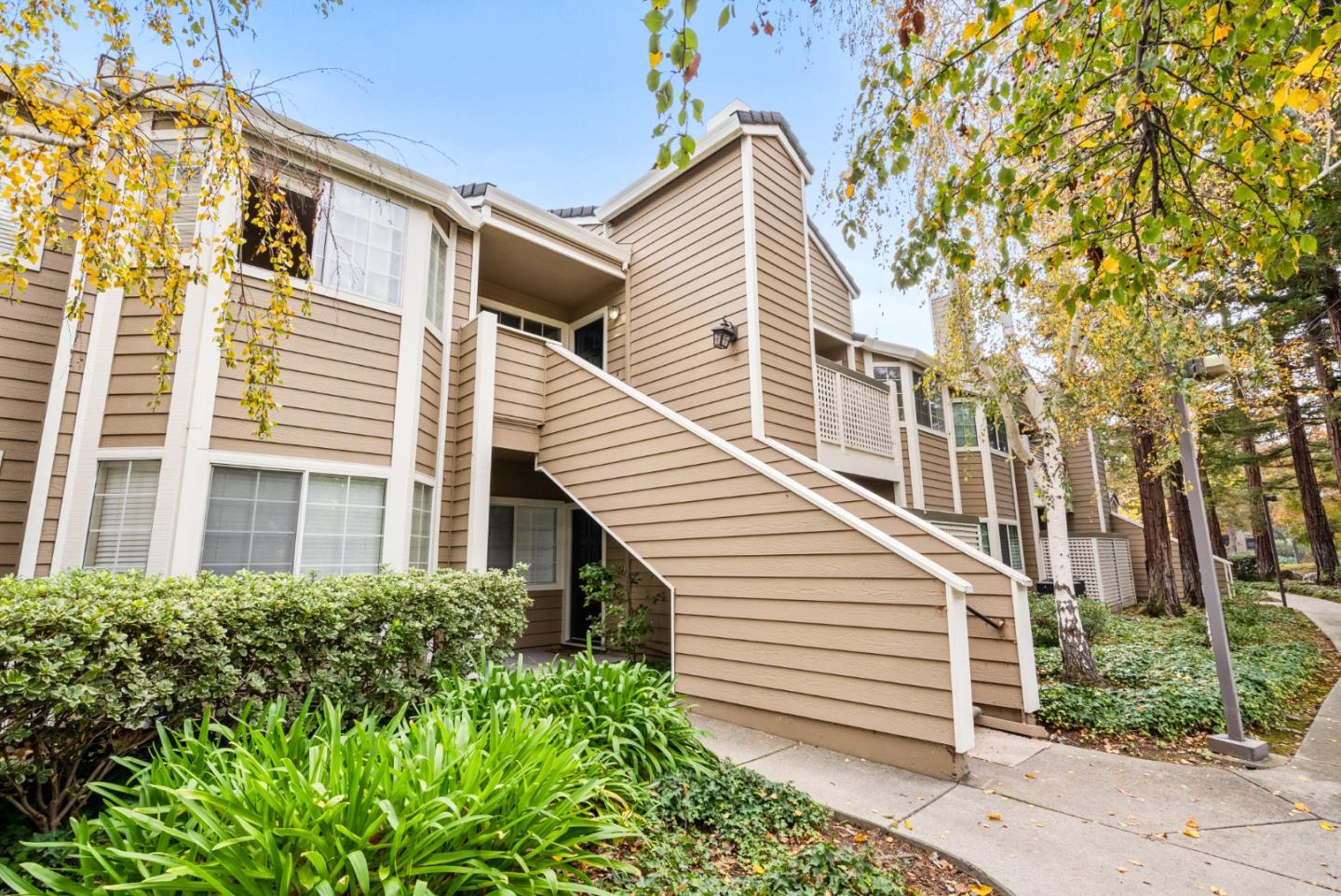 5964 Bridgeport Lake Way