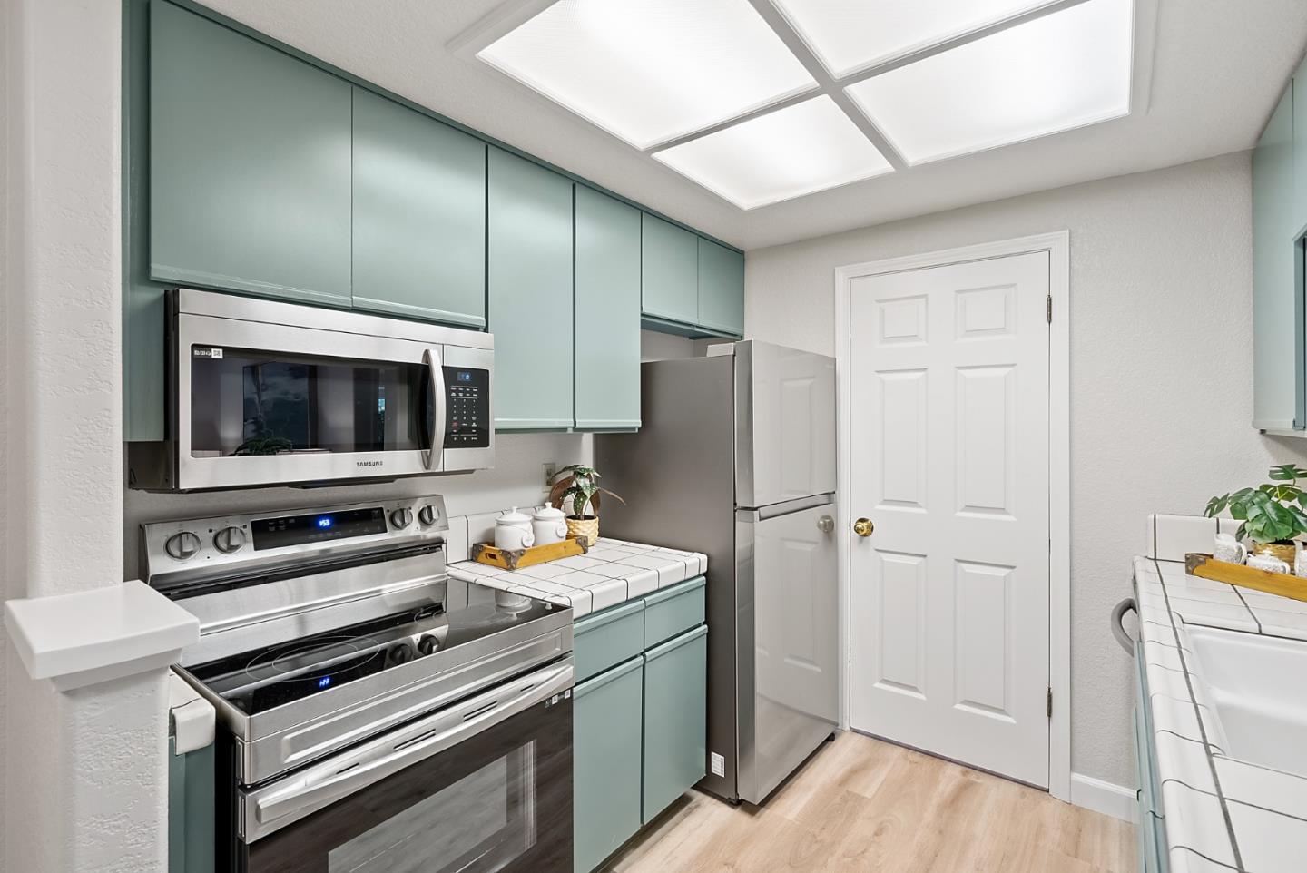 5964 Bridgeport Lake Way