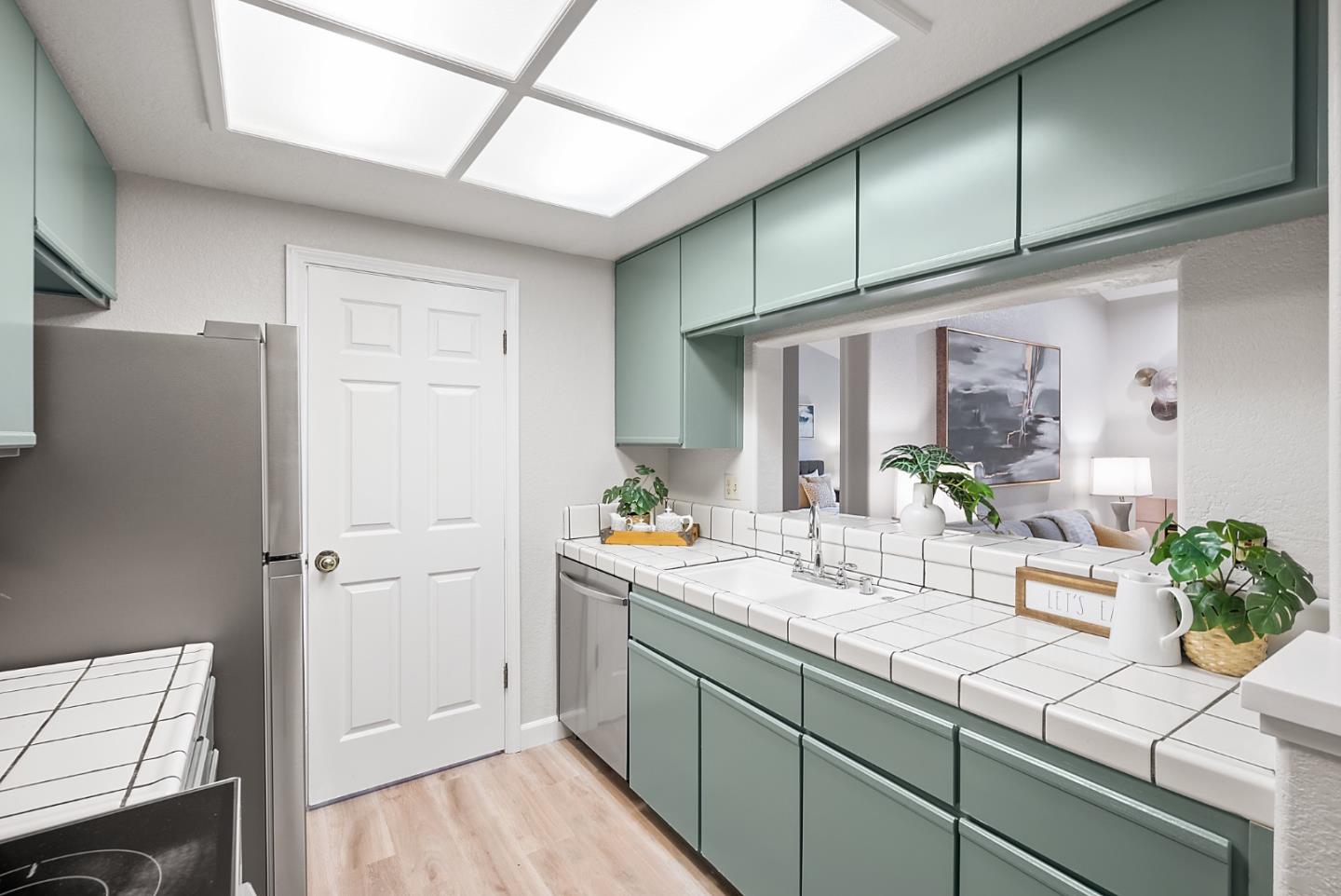 5964 Bridgeport Lake Way