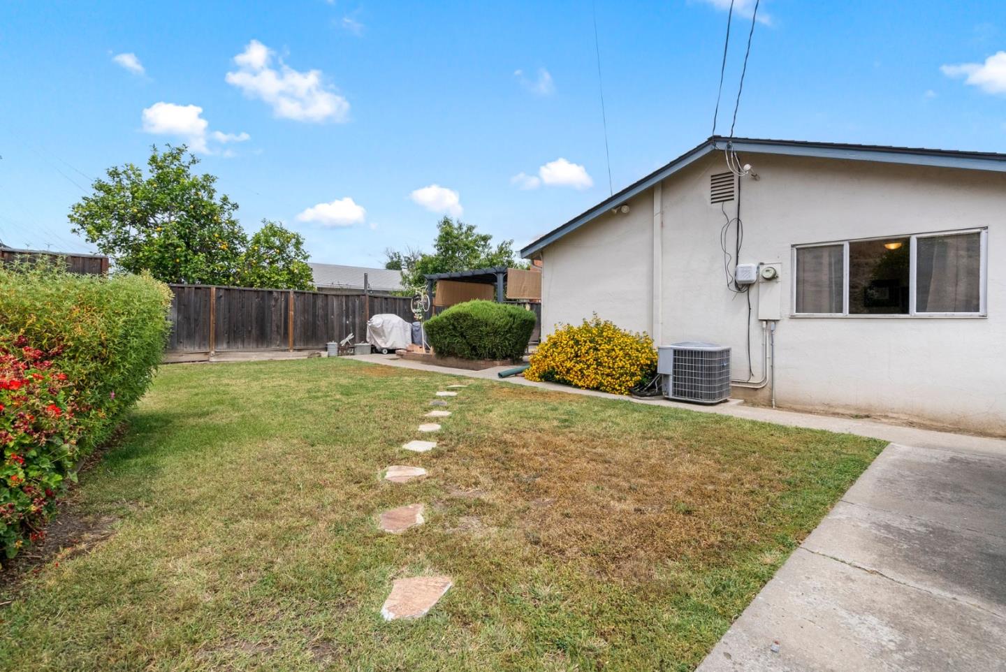 586 Continental DR