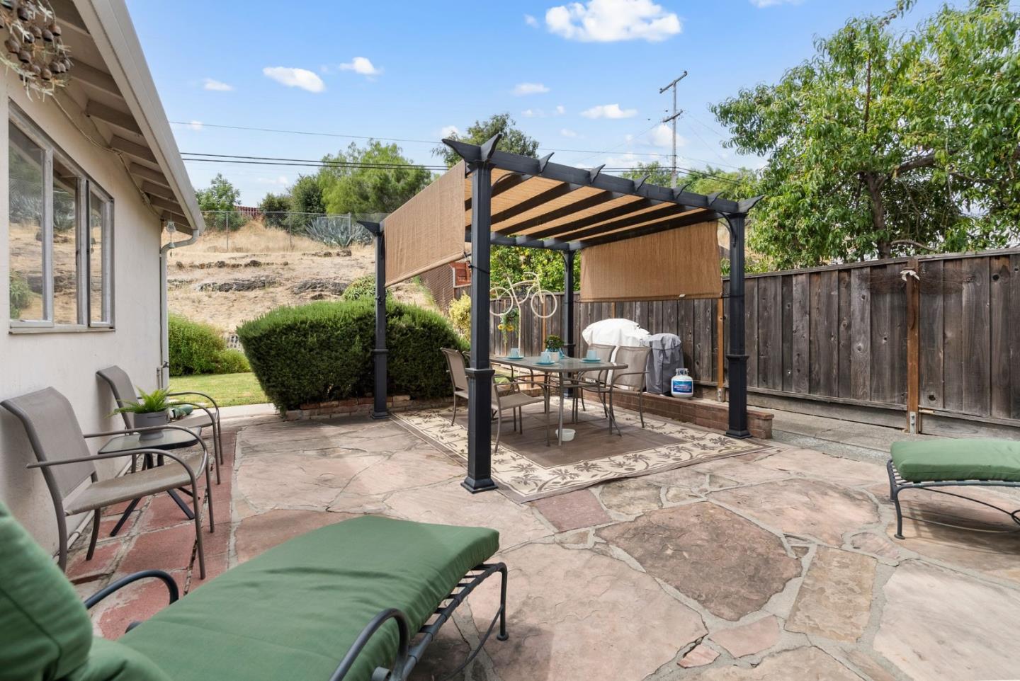 586 Continental DR