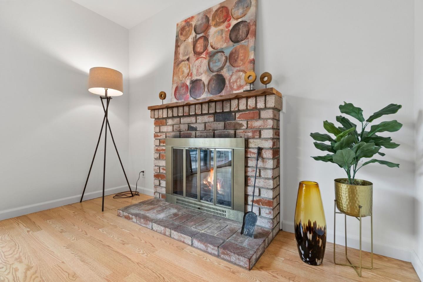 586 Continental DR