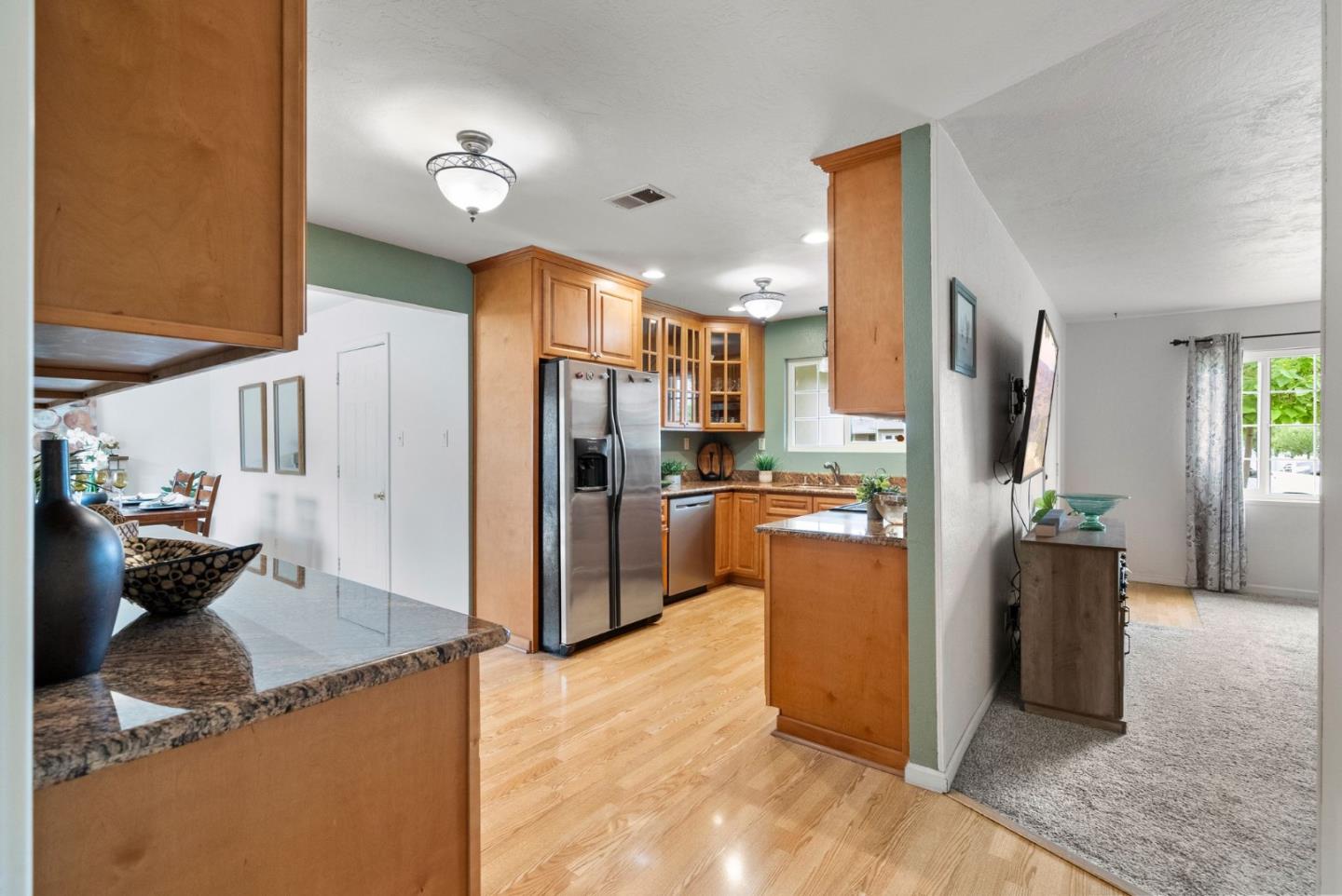 586 Continental DR