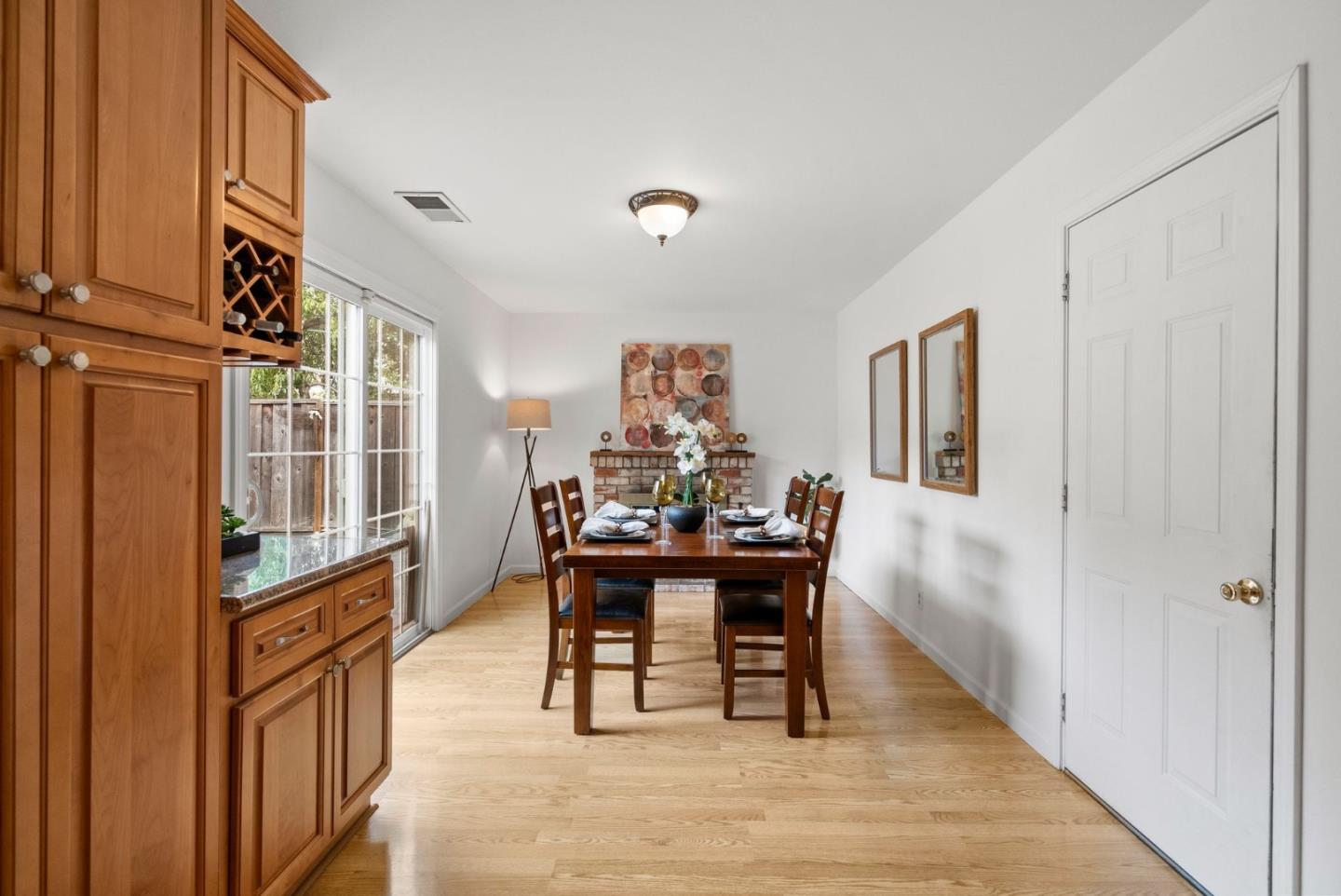 586 Continental DR