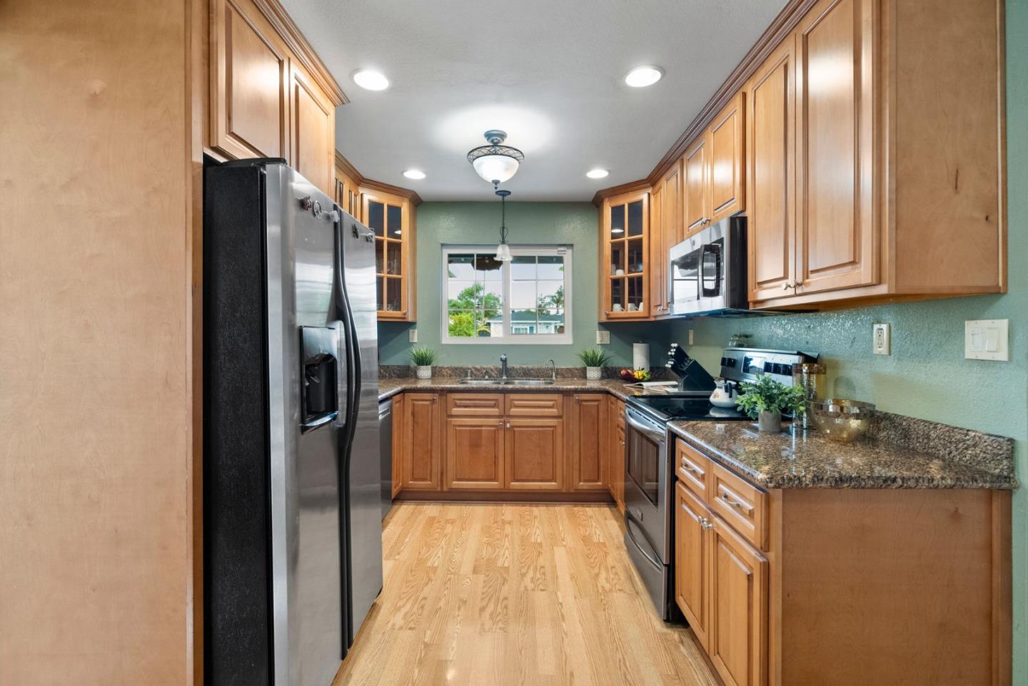 586 Continental DR