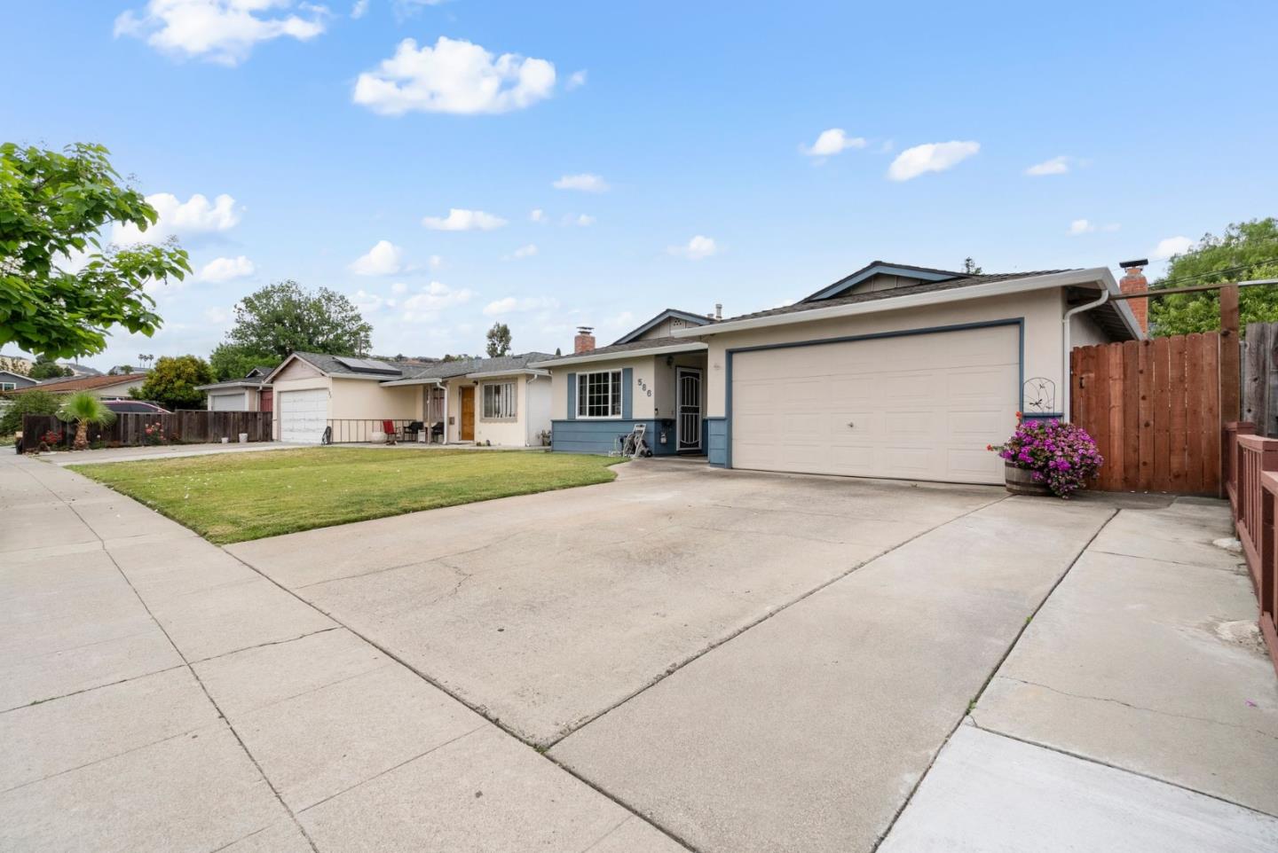 586 Continental DR