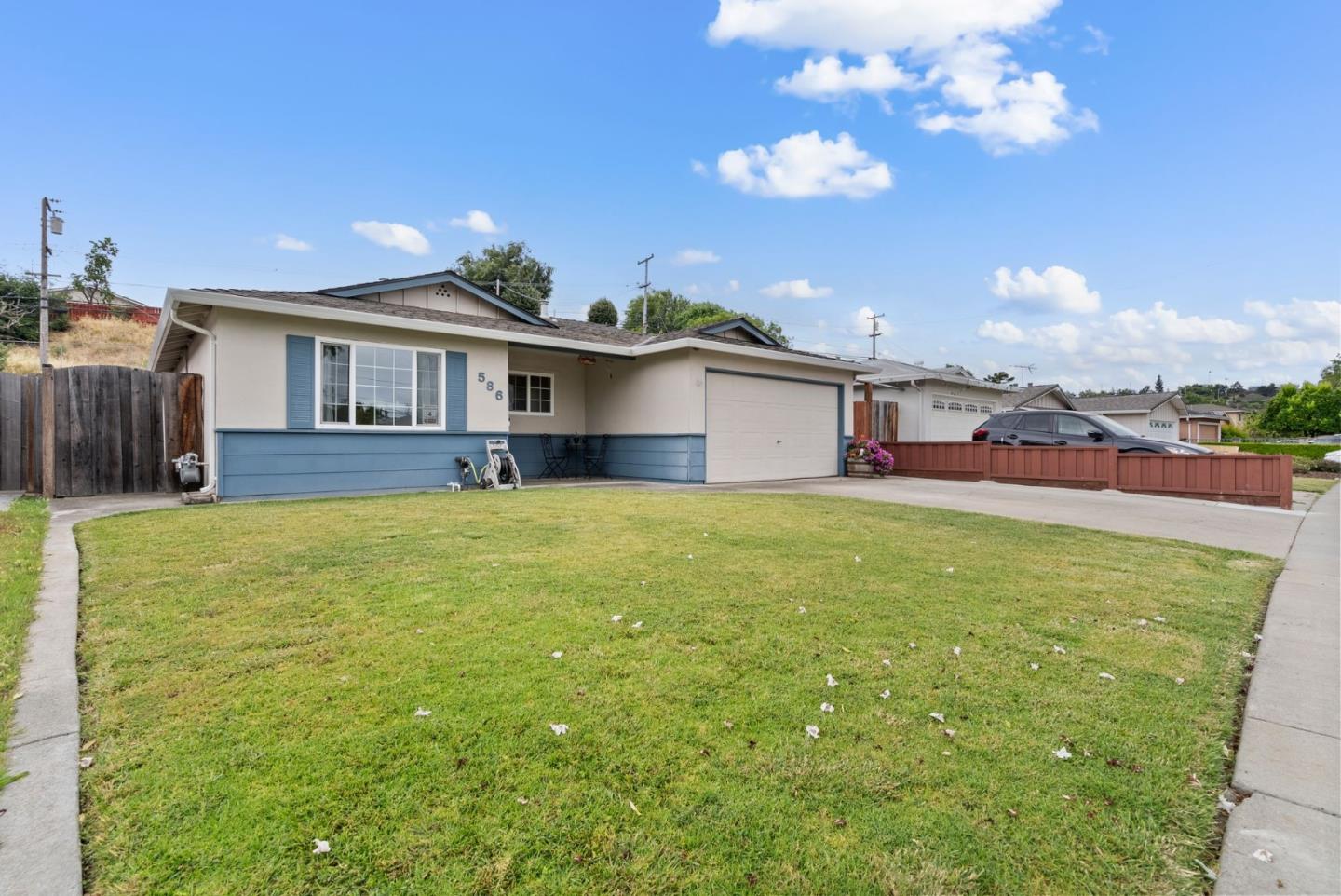 586 Continental DR