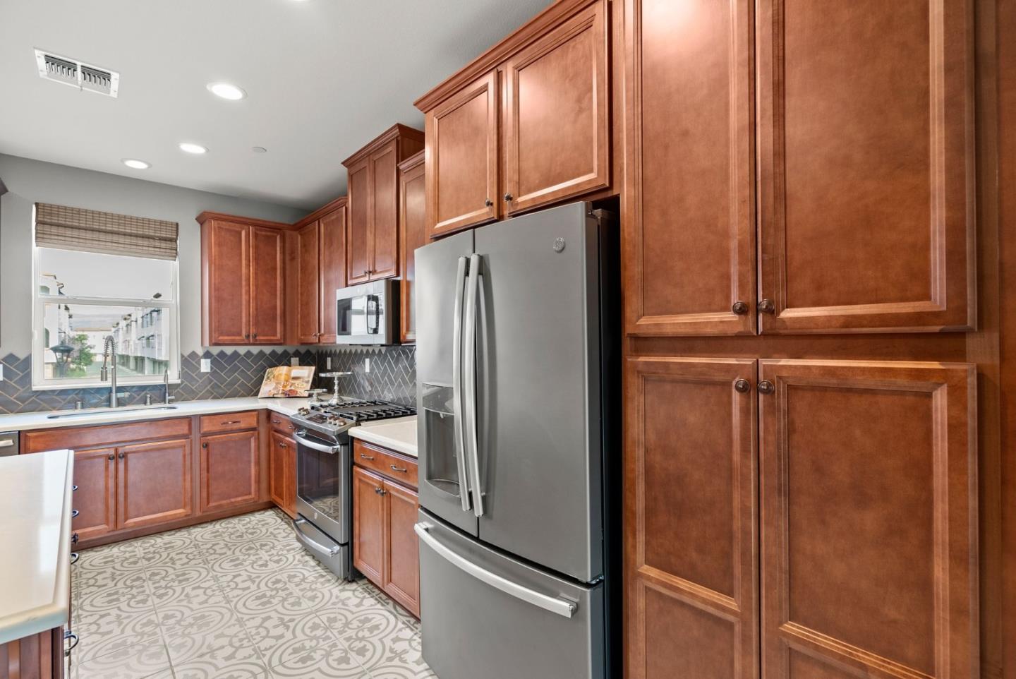 2758 Montecito Vista WAY 3