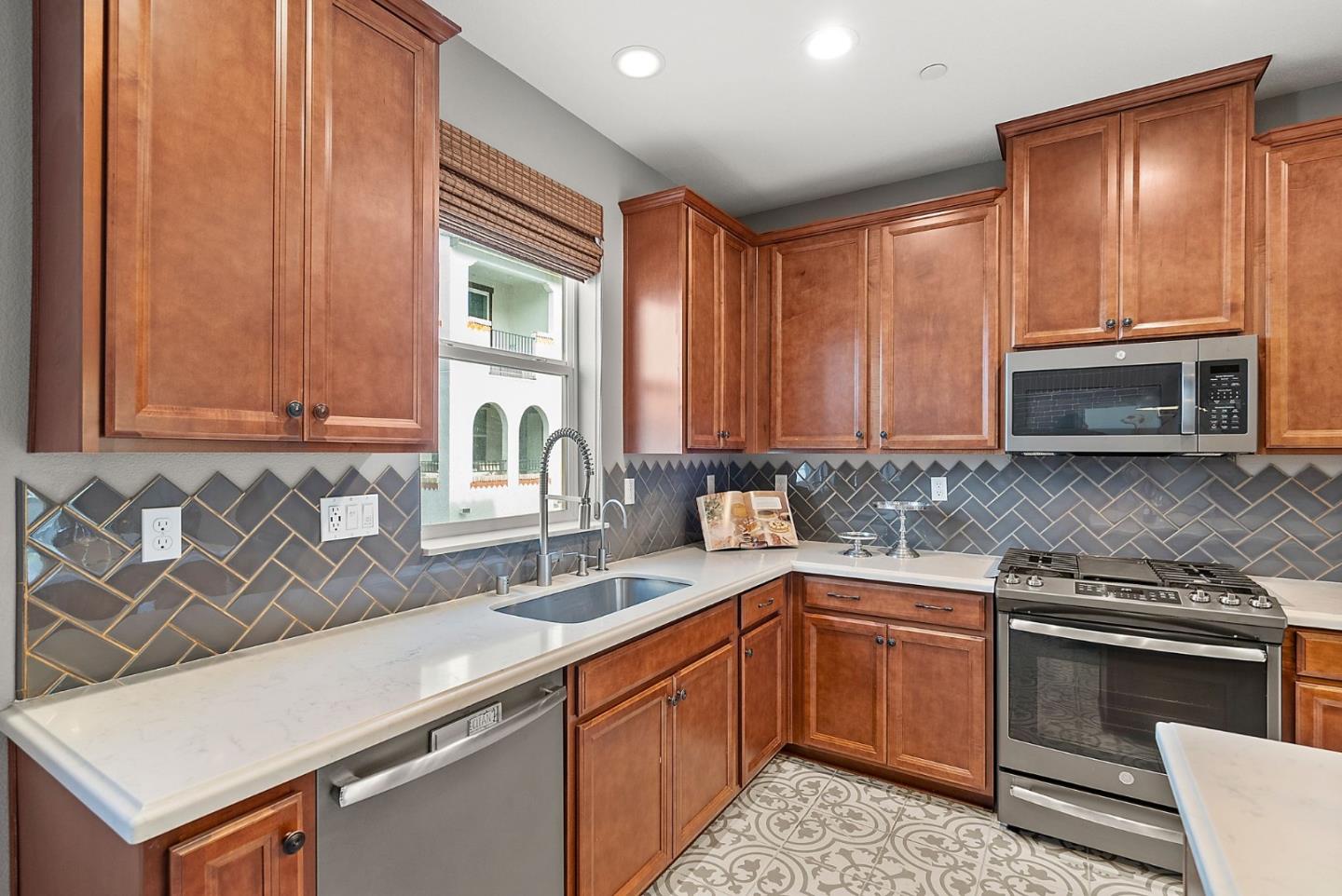 2758 Montecito Vista WAY 3