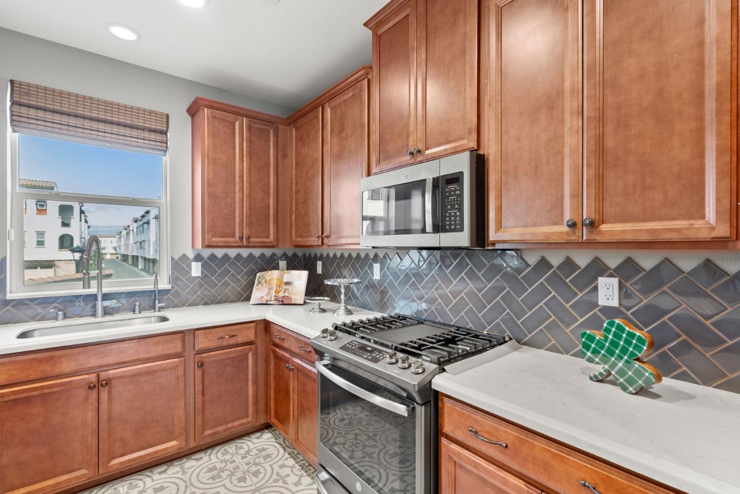 2758 Montecito Vista WAY 3