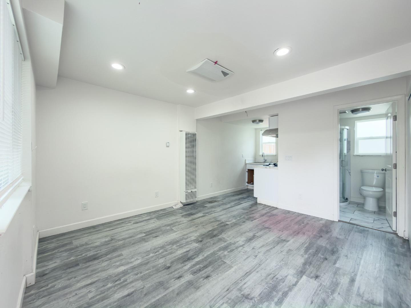 21661 East Cliff Drive