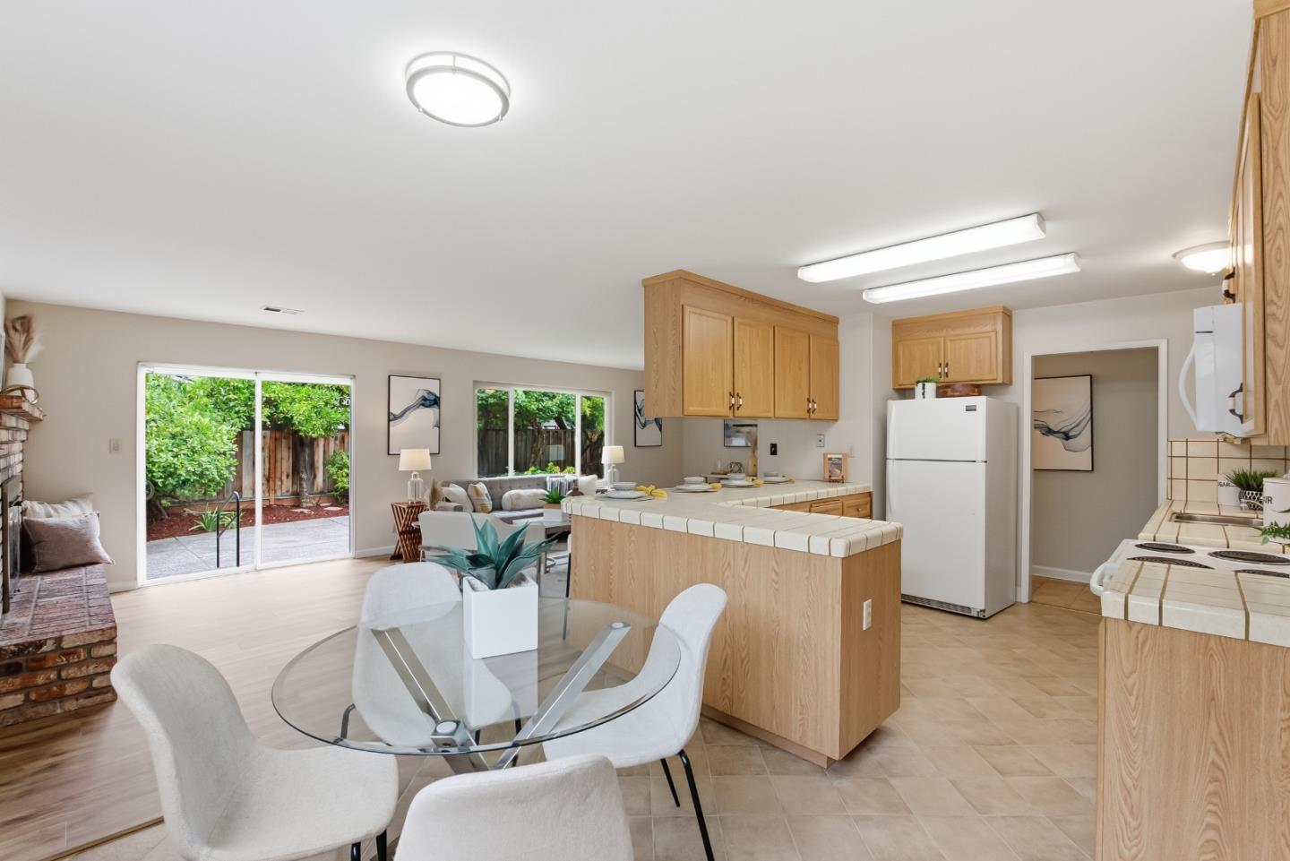 1402 Turlock LN