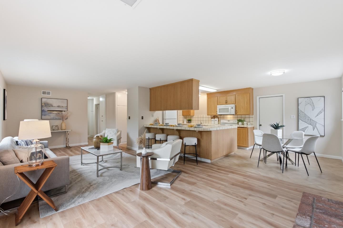 1402 Turlock LN