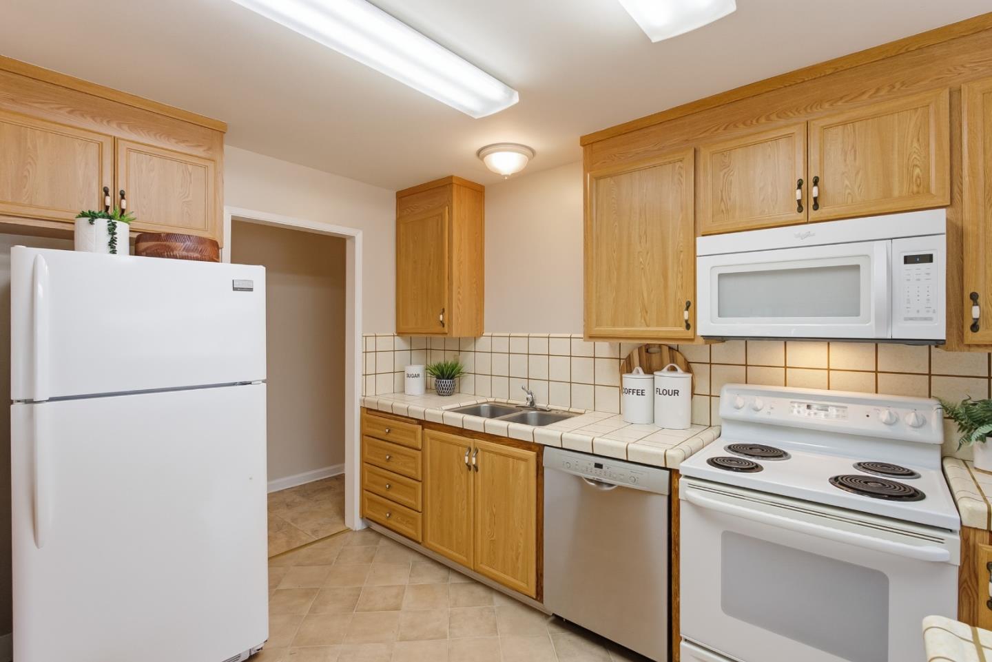 1402 Turlock LN