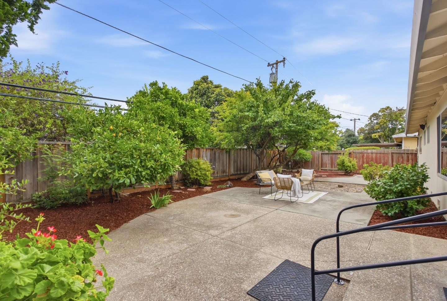 1402 Turlock LN