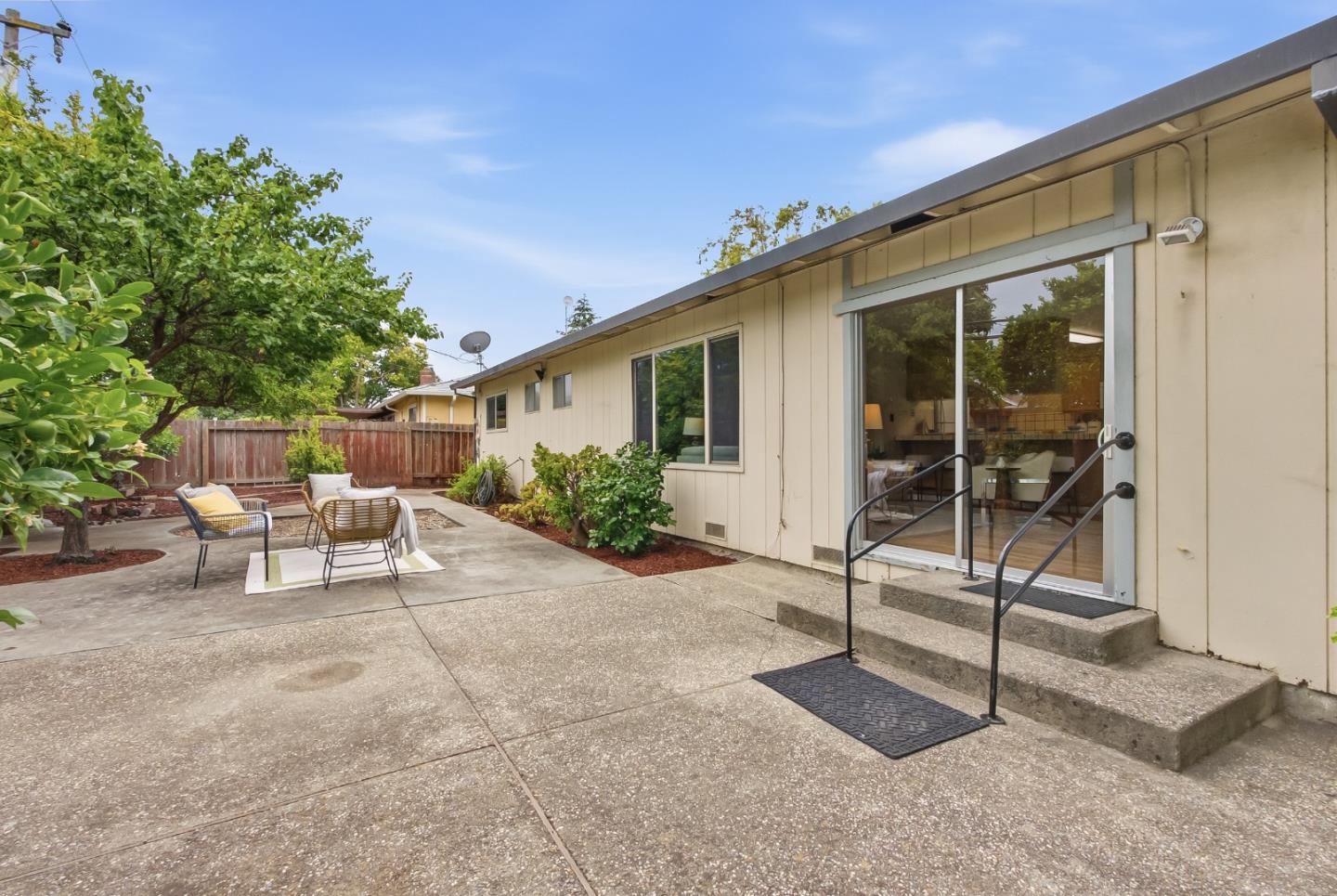 1402 Turlock LN