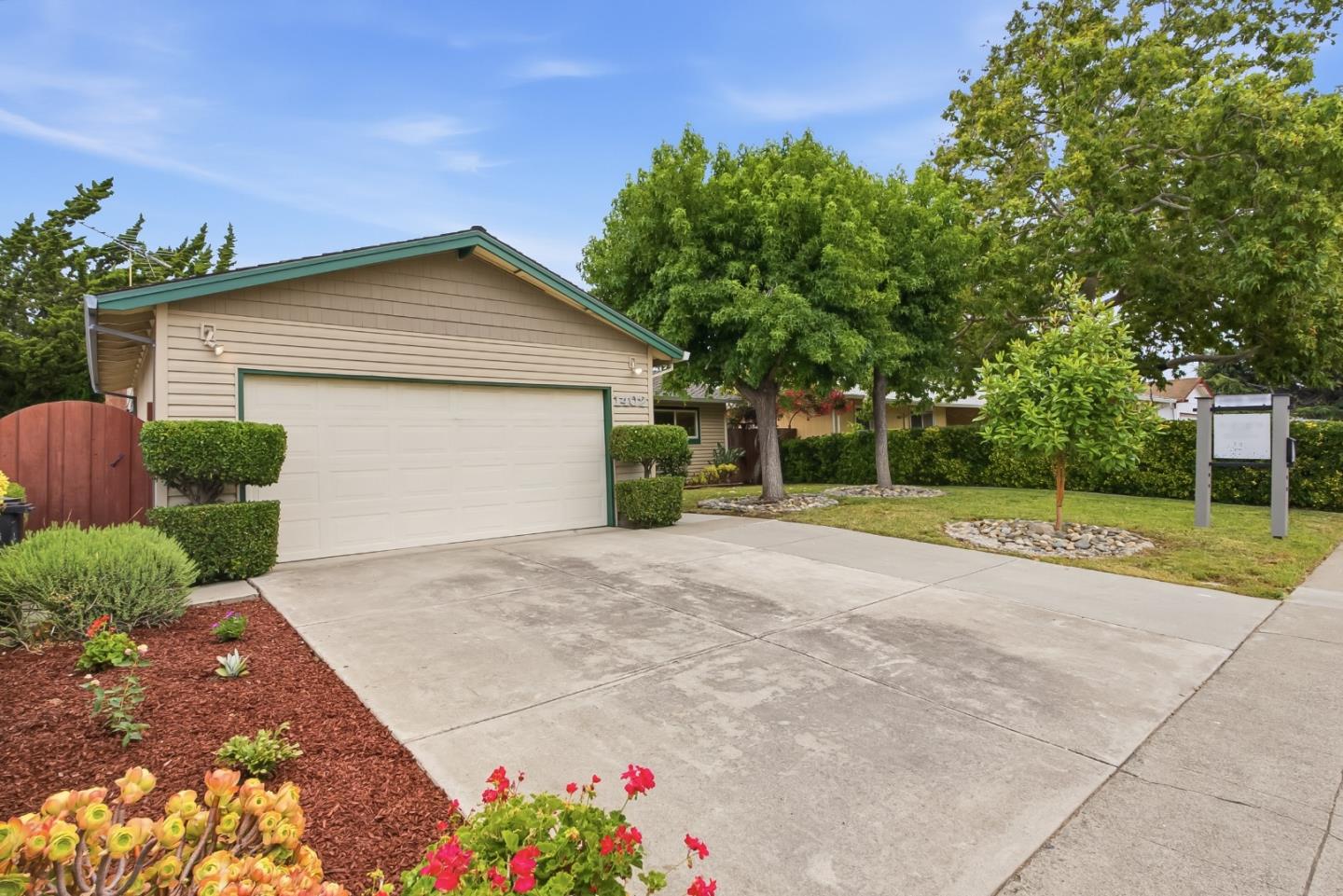 1402 Turlock LN