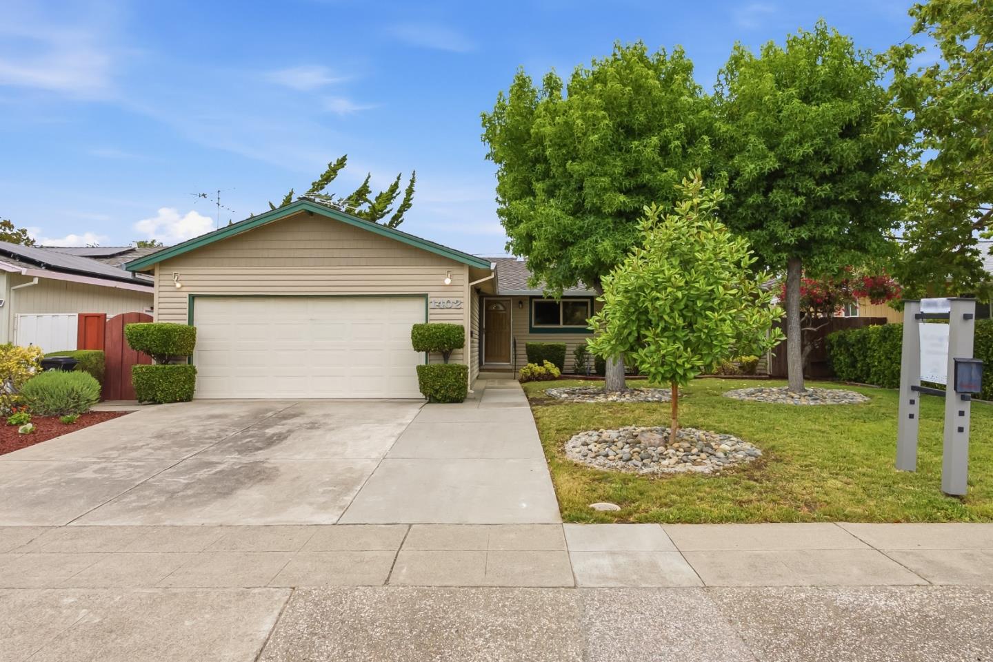 1402 Turlock LN