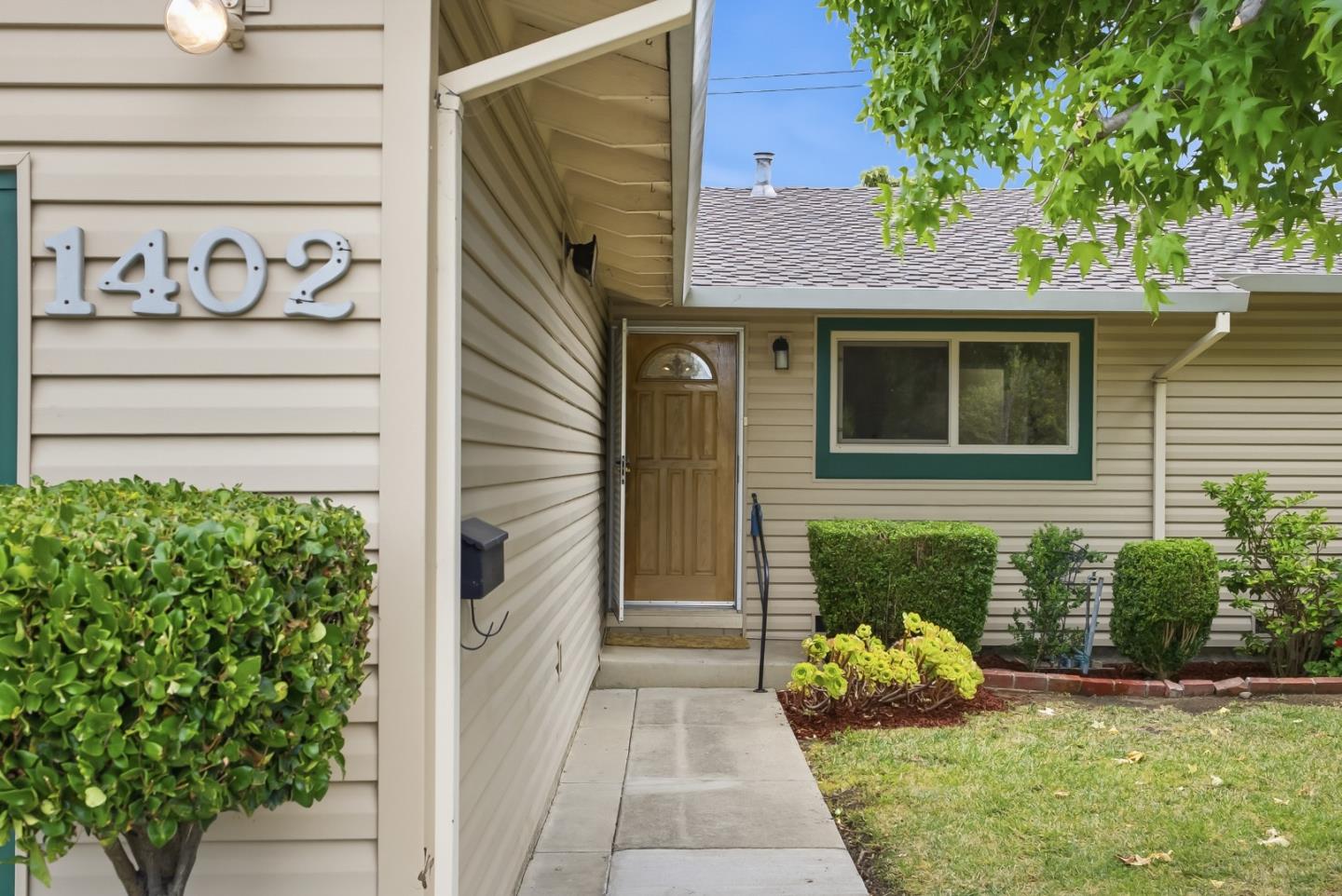 1402 Turlock LN