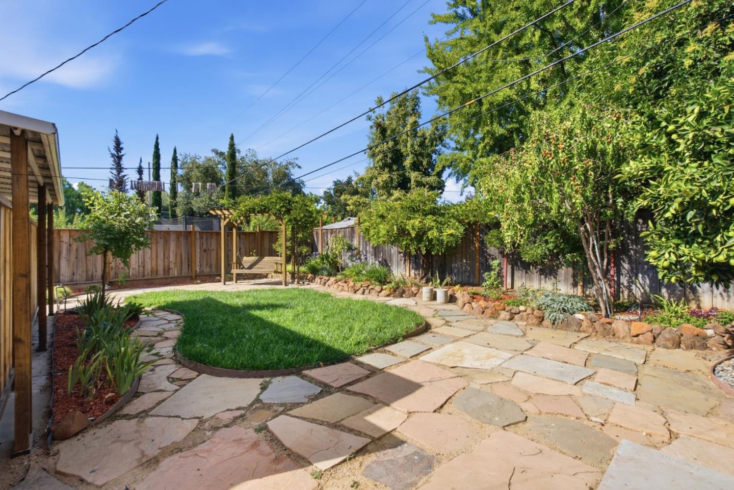 537 Mayellen AVE