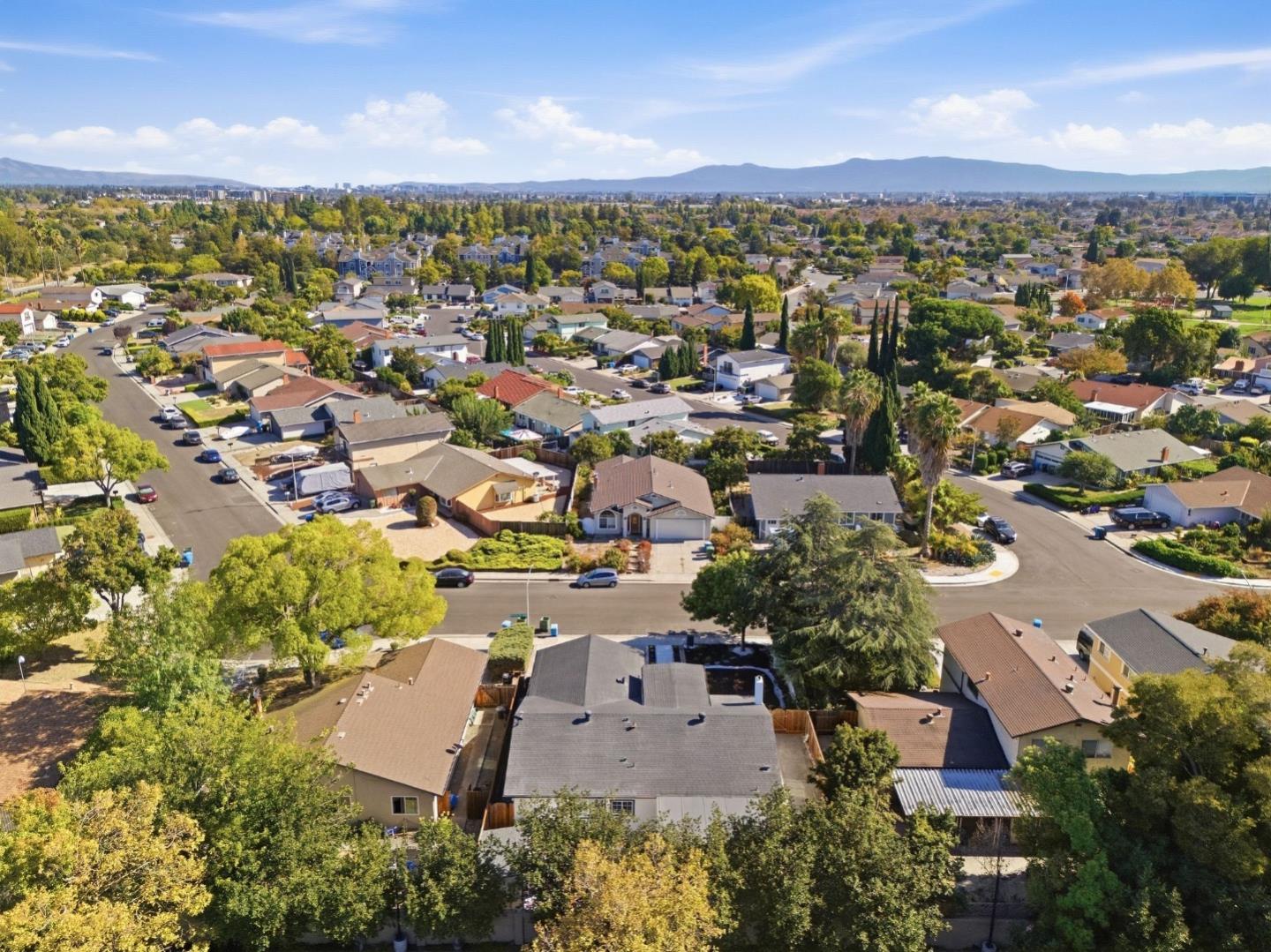 5019 Avenida De Lago