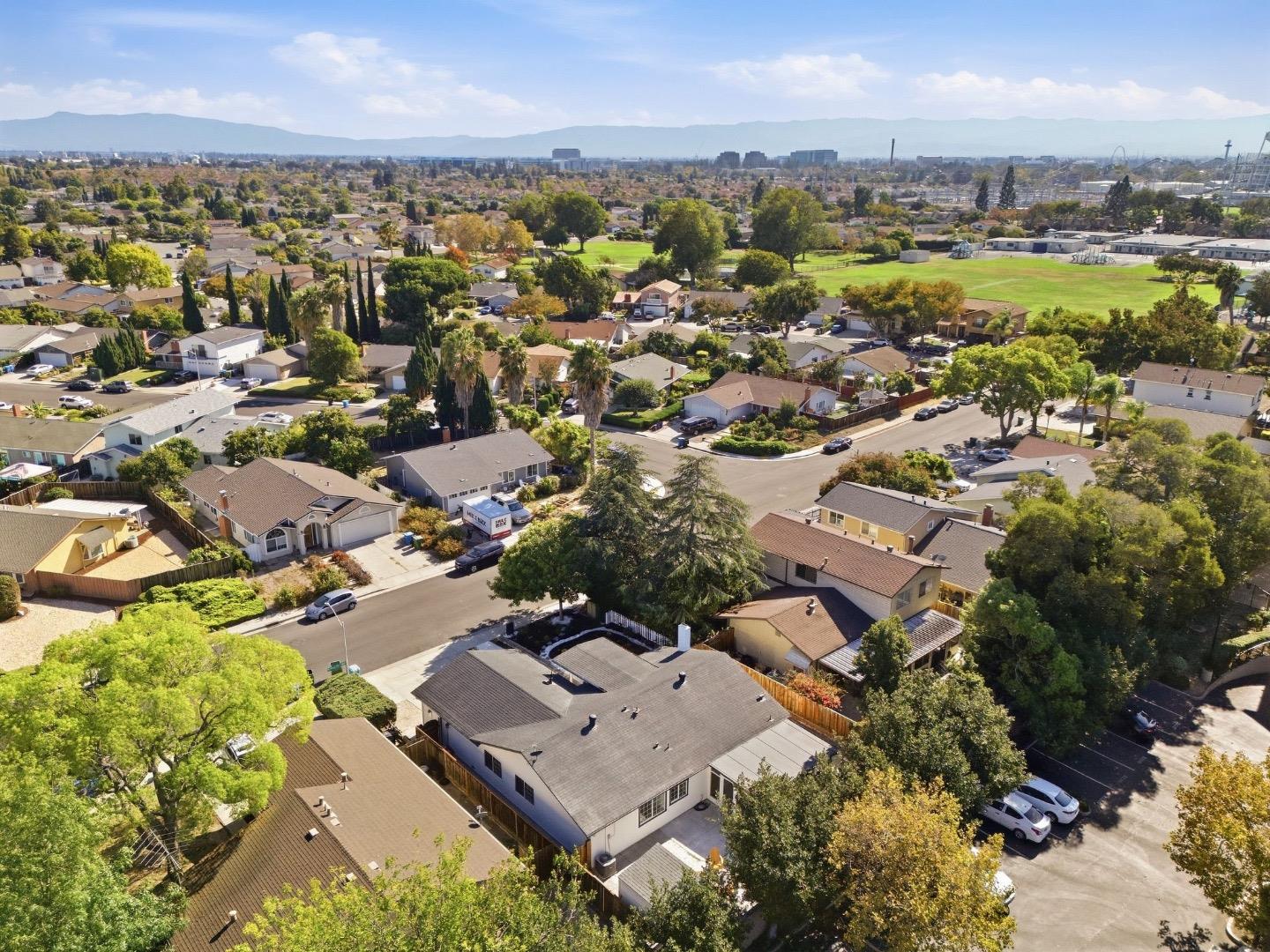 5019 Avenida De Lago