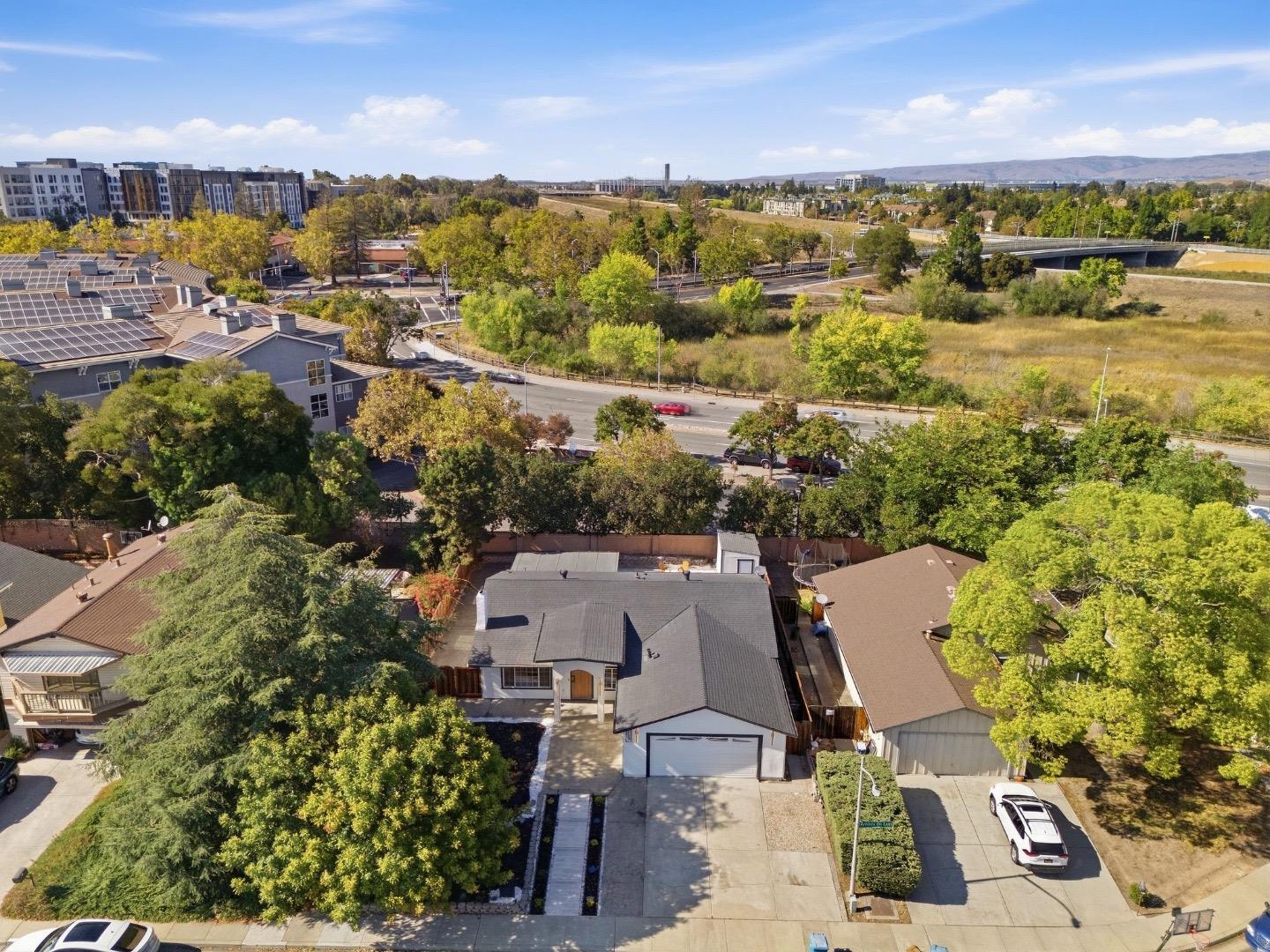 5019 Avenida De Lago