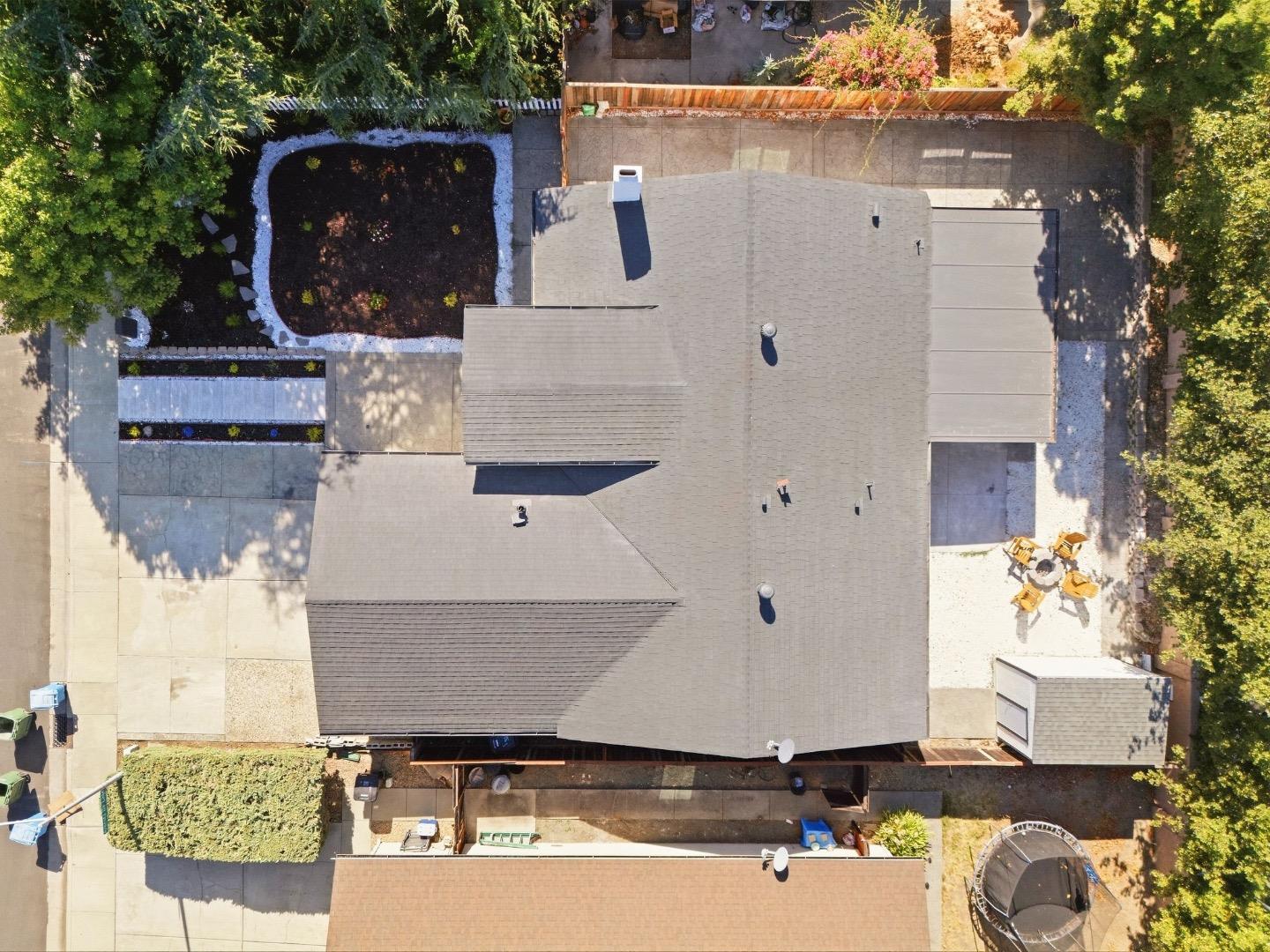 5019 Avenida De Lago