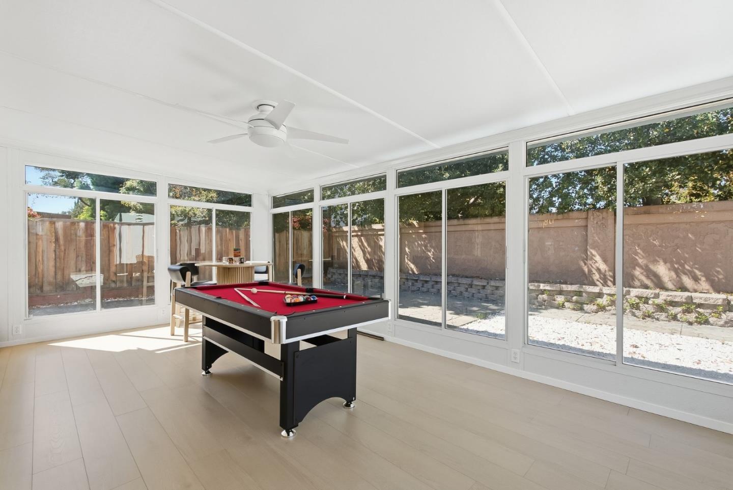 5019 Avenida De Lago