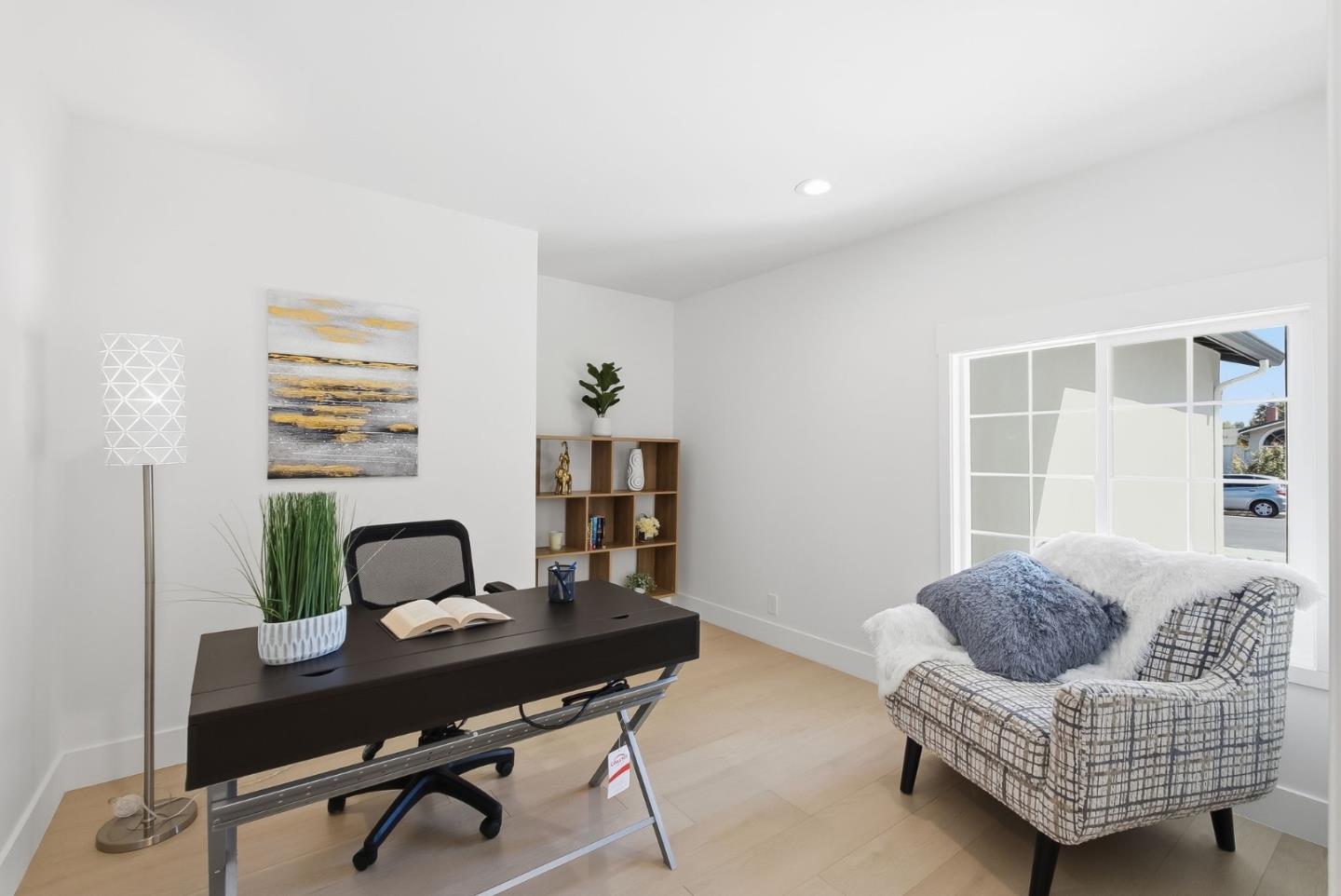 5019 Avenida De Lago