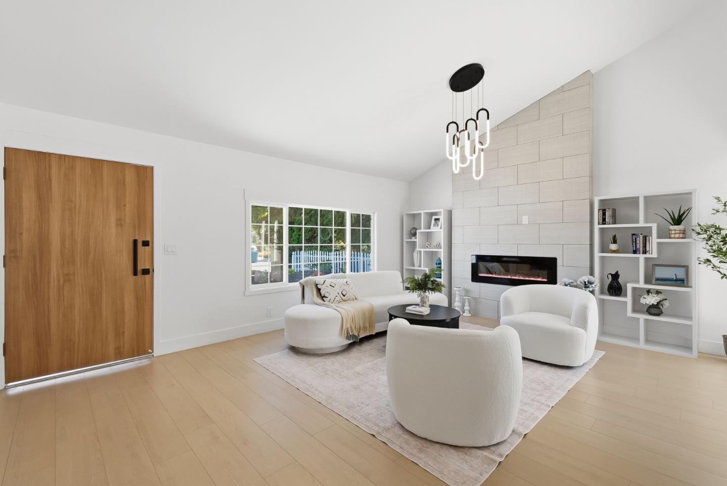 5019 Avenida De Lago
