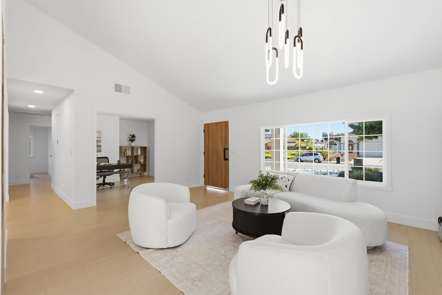 5019 Avenida De Lago