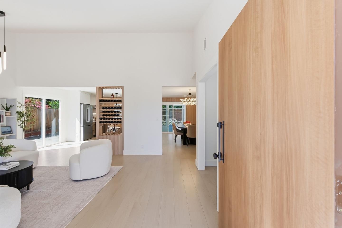 5019 Avenida De Lago