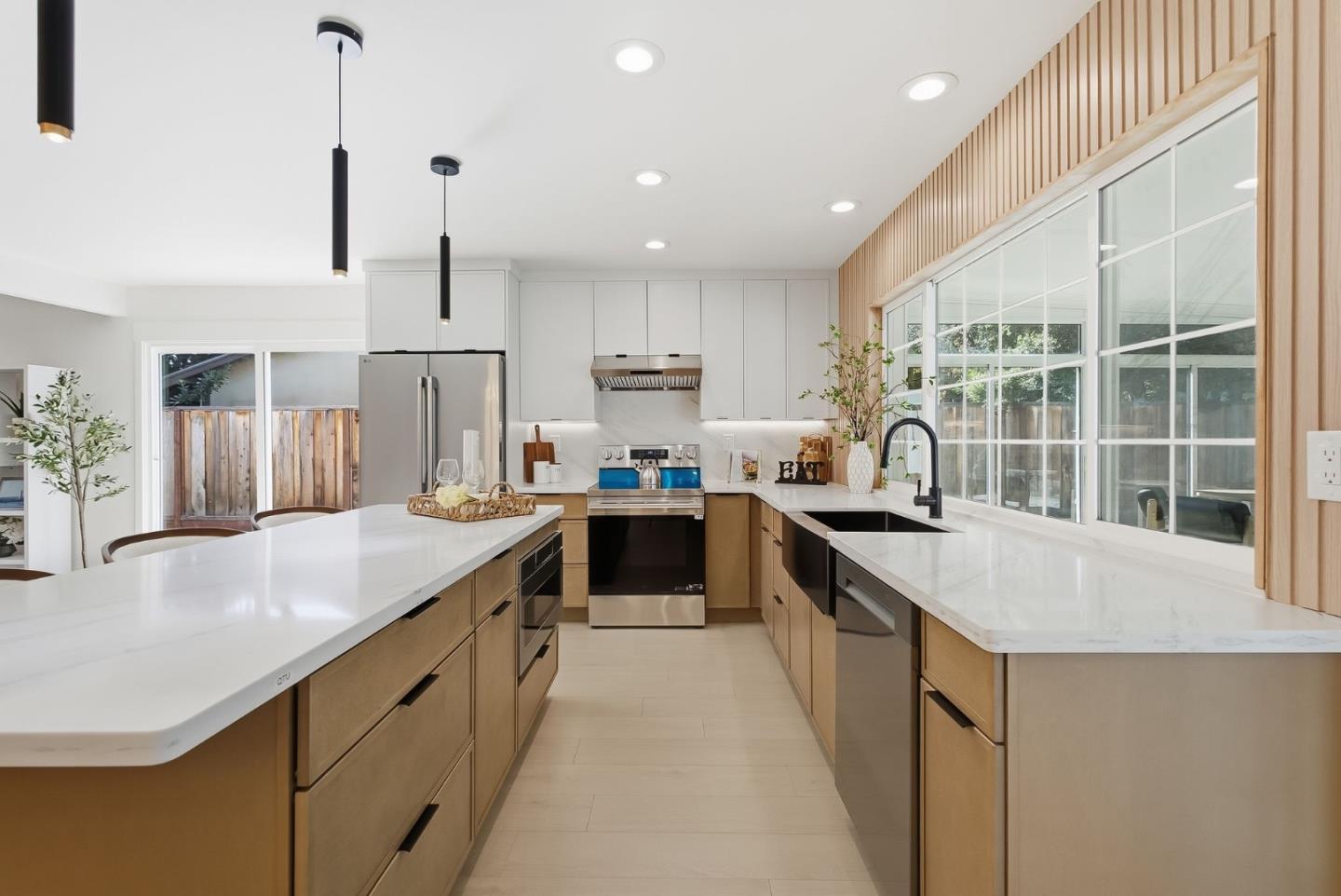 5019 Avenida De Lago